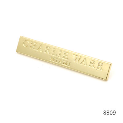 Custom embossed zinc alloy metal logo plate gold rectangular bag name label with back prongs for leather handbag hardware