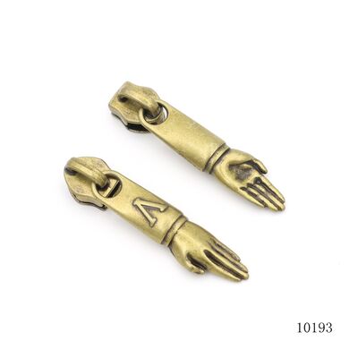 39mm High Quality Metal Zipper Puller, Custom Logo Hand Shape Zip Pull Charms, Antique Brass Wholesale Zipper Pullers Manufacturer for Bag Clothing