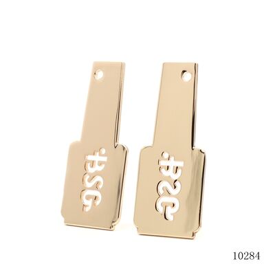 Anti Fade Wine Bottle Keychain Custom Metal Keyring Tags For Brand Gifts